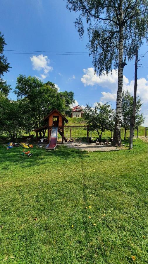 Gostyniy Dvir Petrovski ボロフタ エクステリア 写真